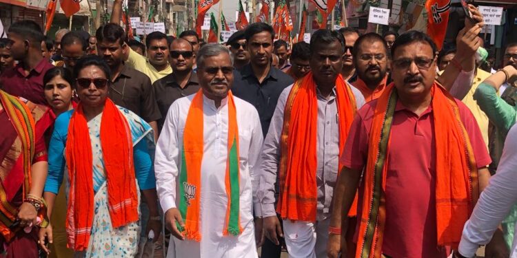 Babulal Marandi leads a march in Dumka to mark protest against deteriorating power supply