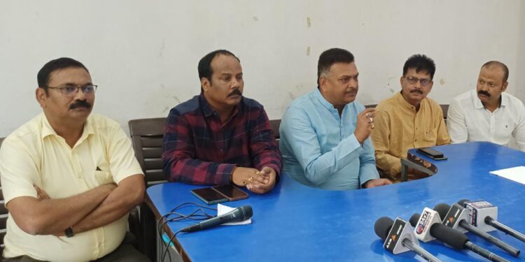 Hazaribagh Sadar MLA Manish Jaiswal (in blue) at press conference on Monday