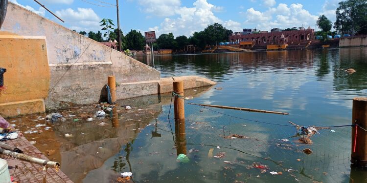 Dirty water of Shivganga after idol immersion