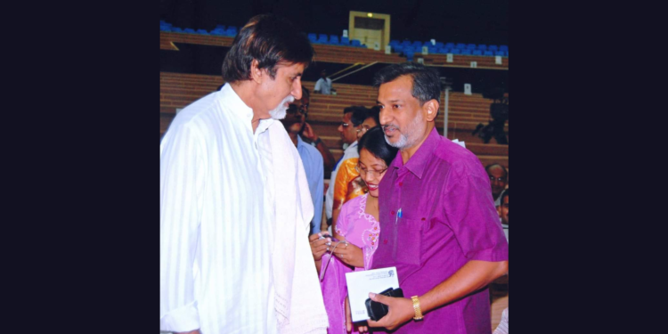 Filmmaker Asjok Sharan with actor Amitabh Bachchan (File photo)