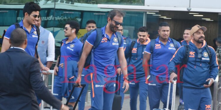 Team India arrives in Ranchi