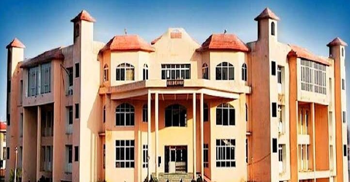 Administrative building of Vinoba Bhave University. (Picture by Vishvendu Jaipuriar)