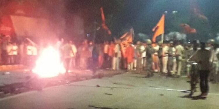 Agitated Ramnavami processionists set a tyre on fire in protest against the stone-pelting at the procession in Jugsalai on 31 March