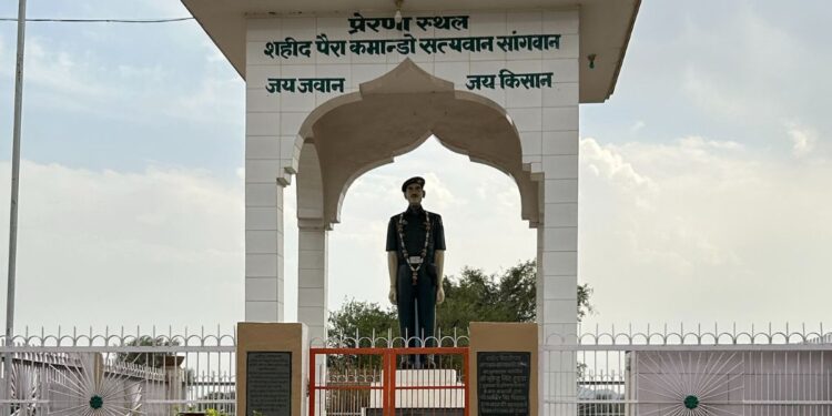 At the entrance to the village a memorial statue for fallen para commando Satyawan Singh who died in the line of duty (Photo-Sat-Singh 101Reporters)