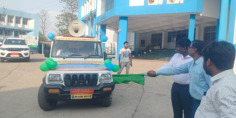 DDC Palamu Ravi Anand and executive engineer electricity dept Shambhu Nath Chowdhury flagging off the OTS awareness van on Saturday in the Block B premise of the Palamu collectorate