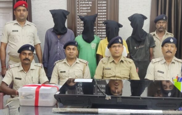 ASP (City) Sumeet Agarwal (second from right) with the four of the six arrested thieves standing behind at Golmuri police office on Monday
