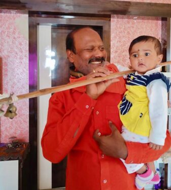 Businessman Upendra Kumar with his grandson before leaving for Kanwar yatra in Hazaribag. Picture by Vishvendu Jaipuriar