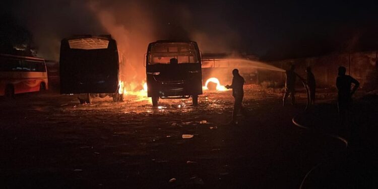 Buses in flames in Hazaribag. Picture by Vishvendu Jaipuriar