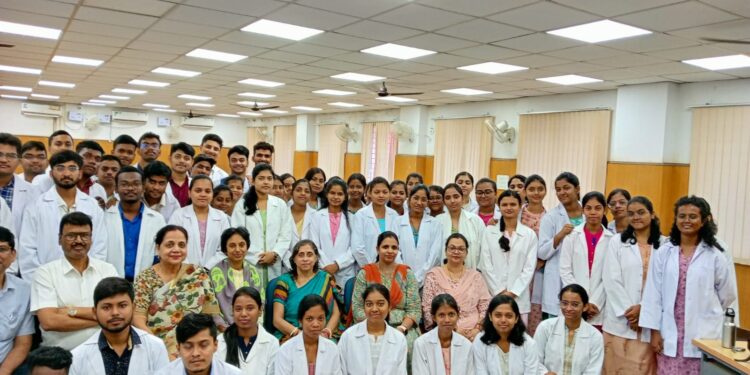 First year MBBS professionals of MGMMCH Jamshedpur at ceremony after getting White Coat
