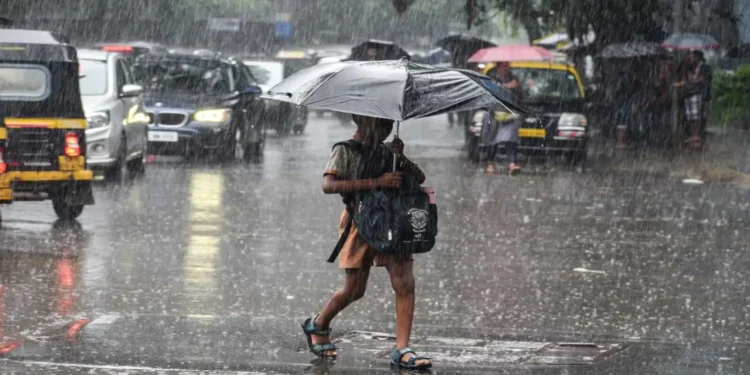 IMD Issues Yellow Alert for Mumbai: Wet Weekend to Continue with Heavy Rainfall