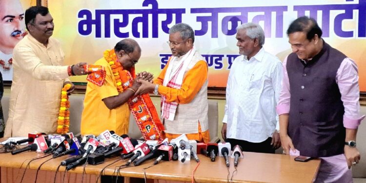 Ex-Jharkhand CMs Madhu Koda and Champai Soren, JMM Leader Lobin Hembrom Join BJP in a Major Political Shift