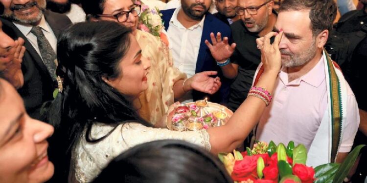 Rahul Gandhi Receives Warm Welcome from Indian Diaspora on Arrival in Texas