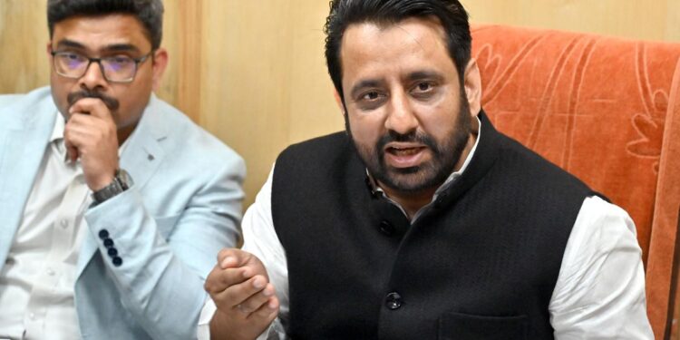 AAP’s Amanatullah Khan Alleges Harassment as ED Officials Arrive at His Home