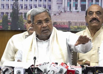 Siddaramaiah Faces Land Scam Probe, Targets Union Minister Kumaraswamy Amid Pressure to Quit