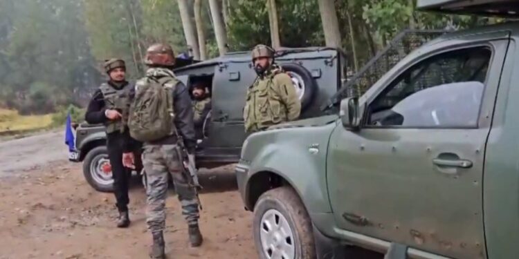 Four Security Personnel Injured in Kulgam Clash With Militants in Jammu and Kashmir