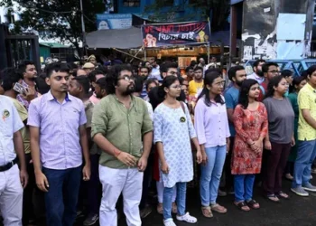 Bengal Doctors Defy Supreme Court, March to Health Secretariat Over Rape-Murder Case