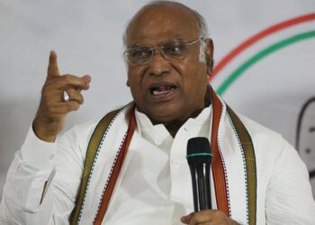 Kharge’s Jail Remark Sparks BJP’s ‘Emergency Mindset’ Criticism in J&K Election Rally