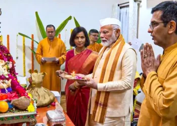 Political Row Erupts Over PM Modi’s Ganesh Puja Visit to Chief Justice’s Home