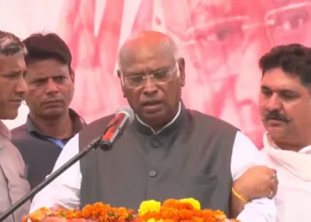 Congress Chief Mallikarjun Kharge Falls Ill at Kathua Rally, Says ‘Will Live Till PM Modi is Ousted’