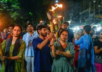 Bengal Doctors Hold Torch Rally Demanding Justice in Kolkata Rape-Murder Case Ahead of Supreme Court Hearing