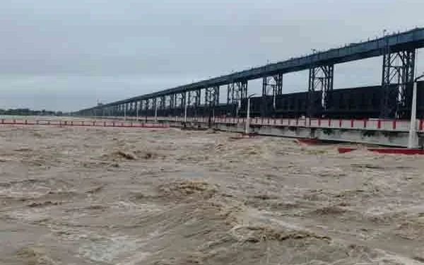 Rising Water Levels in Kosi and Gandak Rivers: 92 Barrage Gates Opened, Bihar on High Alert