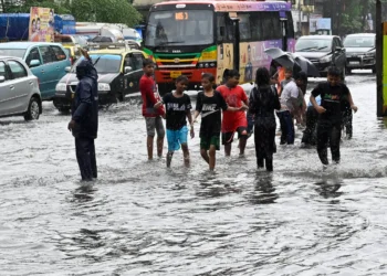 Mumbai Rain Updates: 4 Dead, Local Trains and Buses Resume Services Amid Heavy Downpour