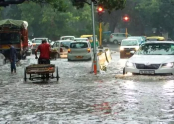 Heavy Rain Paralyzes Key Roads in Gurugram, Causing Major Traffic Disruptions