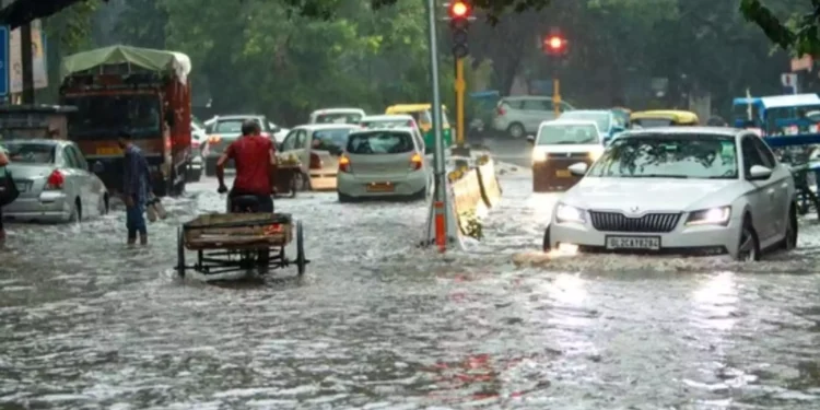 Heavy Rain Paralyzes Key Roads in Gurugram, Causing Major Traffic Disruptions
