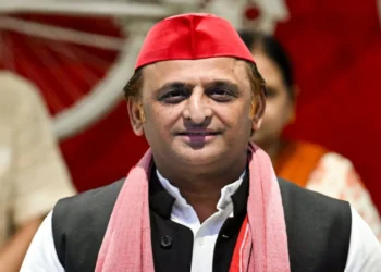 Akhilesh Calls on Nitish to Break Ties with BJP Over Jayaprakash Narayan Tribute Row