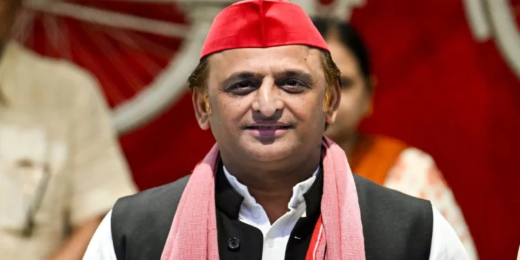 Akhilesh Calls on Nitish to Break Ties with BJP Over Jayaprakash Narayan Tribute Row