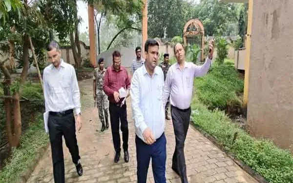 Ranchi DC Inspects Dispatch Center at Football Stadium Ahead of Assembly Elections