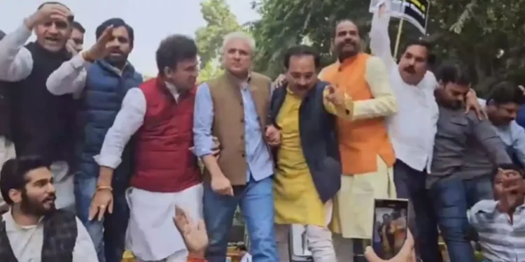 BJP Stages Protest Outside Kejriwal’s Residence Over Alleged ‘Sheesh Mahal’ Renovation