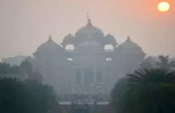 Delhi Air Pollution Worsens After Diwali, AQI Nears 400 in Several Areas
