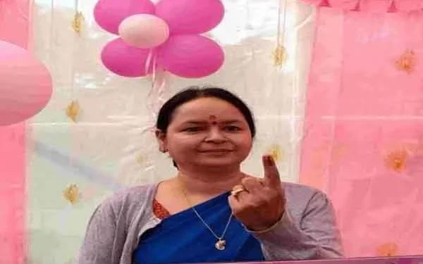 Chief Secretary Alka Tiwari Casts Her Vote as Polling Continues on 38 Seats in Jharkhand Assembly Election 2024