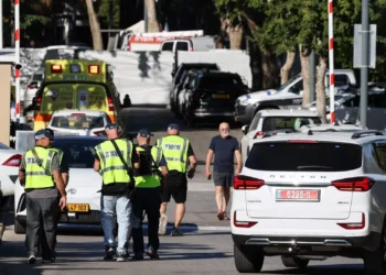 Flares Land Near Netanyahu’s Residence Amid Rising Tensions with Hezbollah