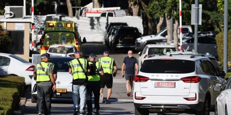 Flares Land Near Netanyahu’s Residence Amid Rising Tensions with Hezbollah