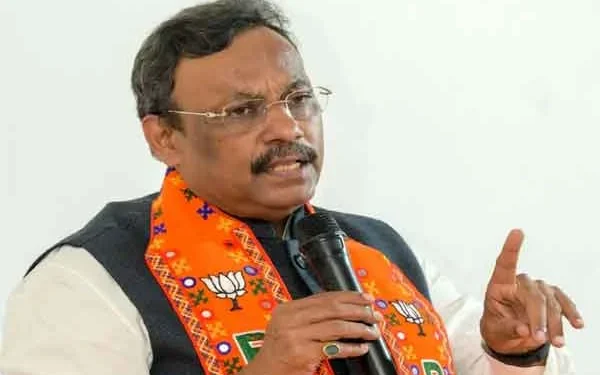 BJP Leader Vinod Tawde Sends ₹100 Crore Defamation Notice to Rahul Gandhi, Mallikarjun Kharge, and Supriya Shrinate