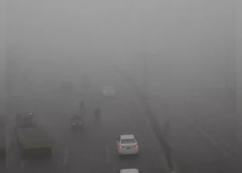 Delhi Schools Mandate Face Masks and Safety Measures Amid Severe Air Pollution