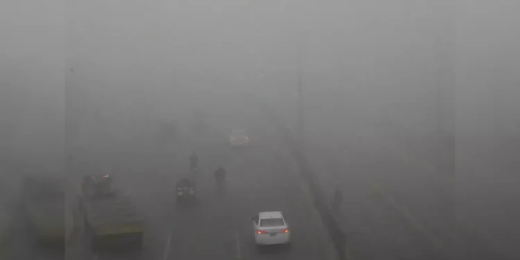 Delhi Schools Mandate Face Masks and Safety Measures Amid Severe Air Pollution