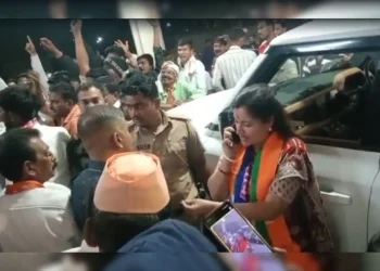 Mob Attacks BJP’s Navneet Rana’s Rally in Amravati, Sets Deadline for Arrests