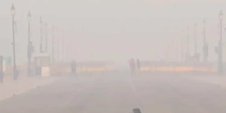 Delhi’s Air Quality Remains ‘Poor’ as Temperature Dips Further