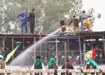 Farmers Suspend Delhi March After Protesters Injured in Tear Gas Shelling