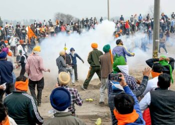 Tear Gas Fired as Farmers March Towards Delhi Demanding MSP Guarantee