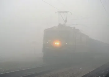Thick Fog Disrupts Over 35 Trains in Delhi, Air Quality Stays ‘Poor’