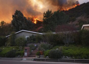 Los Angeles Wildfires: Death Toll Rises to 16, Residents Warned to Stay Indoors