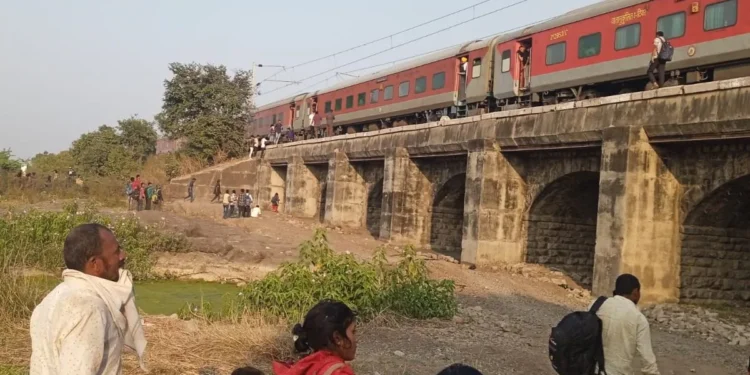 11 Dead After Fire Rumour Triggers Panic on Train, Victims Hit by Another Train