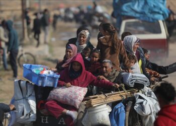 300,000 Displaced Palestinians Return to Northern Gaza Amid Ceasefire
