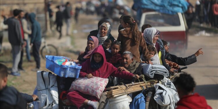 300,000 Displaced Palestinians Return to Northern Gaza Amid Ceasefire