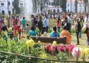 Raj Bhavan Garden Opens for Public, Showcases Hundreds of Flowers and Plants