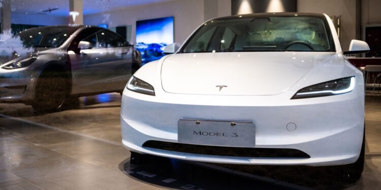 US Pushes for Duty-Free Car Imports as Tesla Eyes India Market Entry